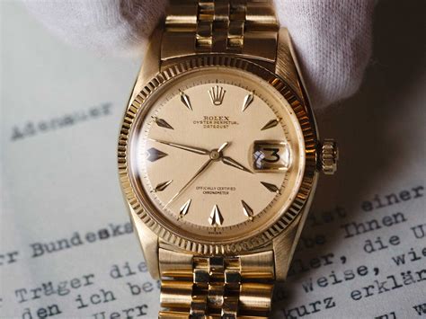 fake gliding rolex|how to spot a real rolex.